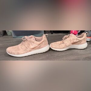 Nike Women's Pink Athletic Shoes